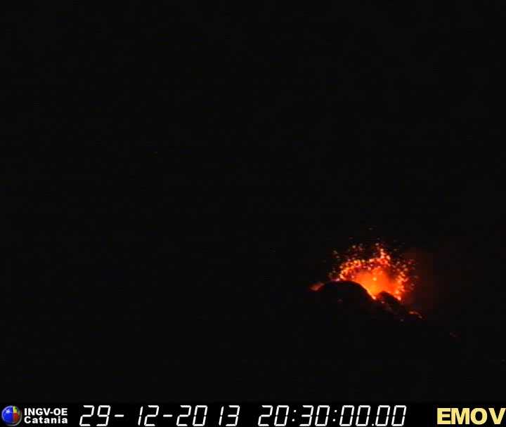 Intensive strombolianische Explosion am Neuen Südostkrater