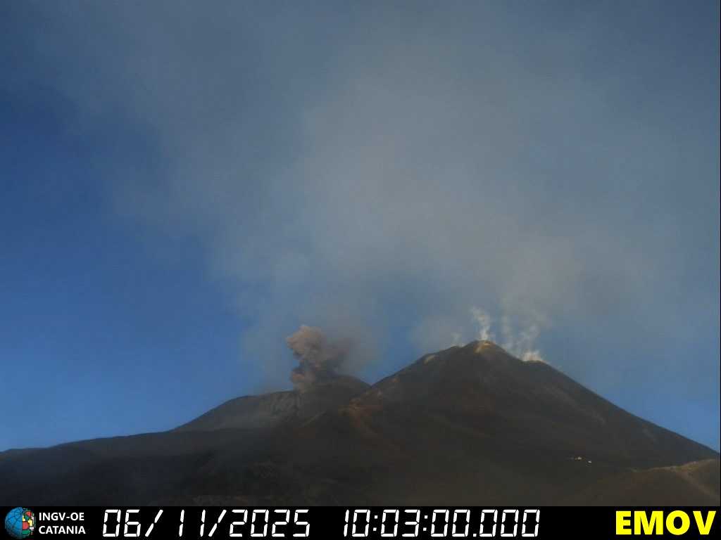 Ascheemission aus der Bocca Nuova