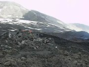 Temporärer Schlot und Lavaströe