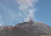 Gas- und Ascheemissionen aus dem Südostkraterkomplex
