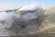 Blick vom östlichen Kraterrand der Bocca Nuova nach Westen