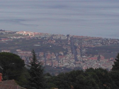 Blick von San Alfio aus nach Osten auf Máscali