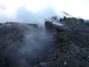 Gasfreisetzung aus Spalten imm zentralen Bereich der westlichen Plattform