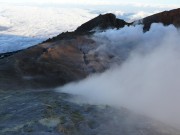Blick vom gelben Hügel am südwestlichen Rand der Bocca Nuova nach Nordwesten auf die Plattform.