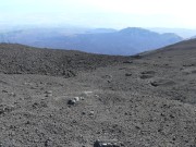 Blick dem Rand des Lavastroms entlang nach Osten