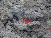 Blick auf rotglühende Lava