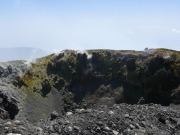 Blick vom nördlichen Kraterrand der Voragine auf den zentralen Intrakraterkegel