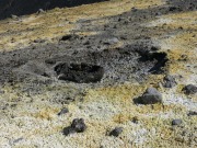 Bomben am nordöstlichen Kraterrand der Voragine