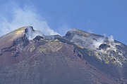 Zoom vom Rocca delle Valle aus auf den nord&ouml;stlichen bis n&ouml;rdlichen Gipfelbereich des Neuen S&uuml;dostkraters
