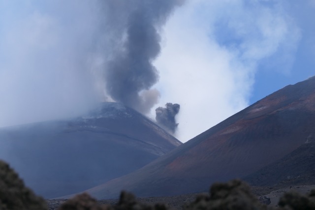 Ascheemission Voragine von der Westflanke des Monte Barbagallo aus