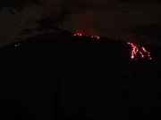 Zoom auf die eruptive Spalte und den oberen Abschnitt des Lavafelds