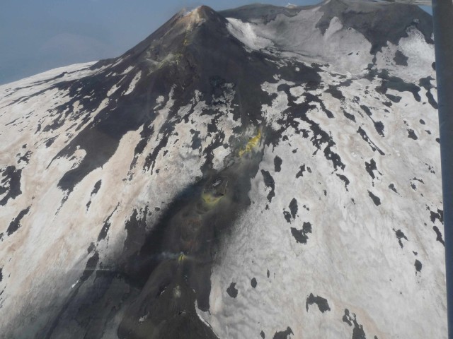 Luftaufnahme der eruptiven Spalte