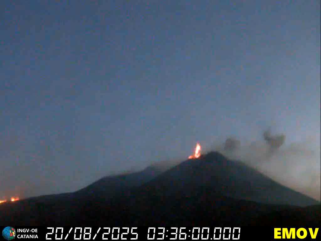 Lavastrom an der oberen Südwestflanke und strombolianische Explosion