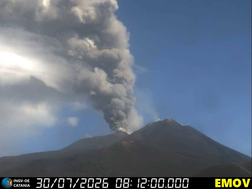 Eruptionssäule über der Voragine