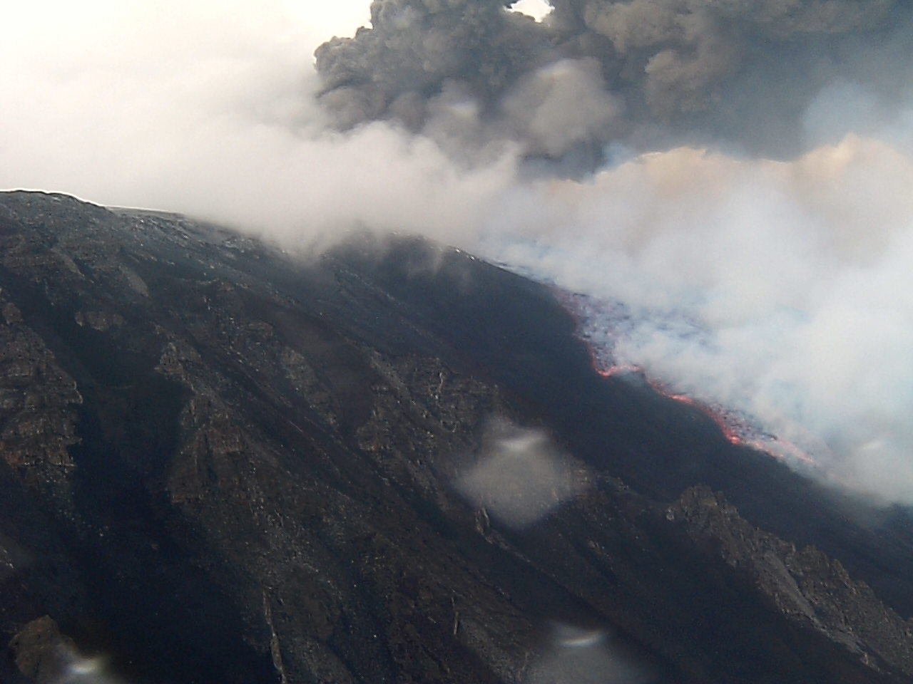 Lavastrom zwischen Serra Giannicola Grande und Monte Centenari